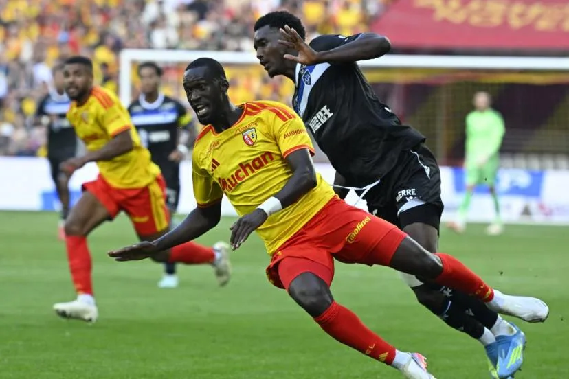 Entre faits de jeu et décisions arbitrales contraires, Auxerre méritait mieux qu'une lourde défaite à Lens