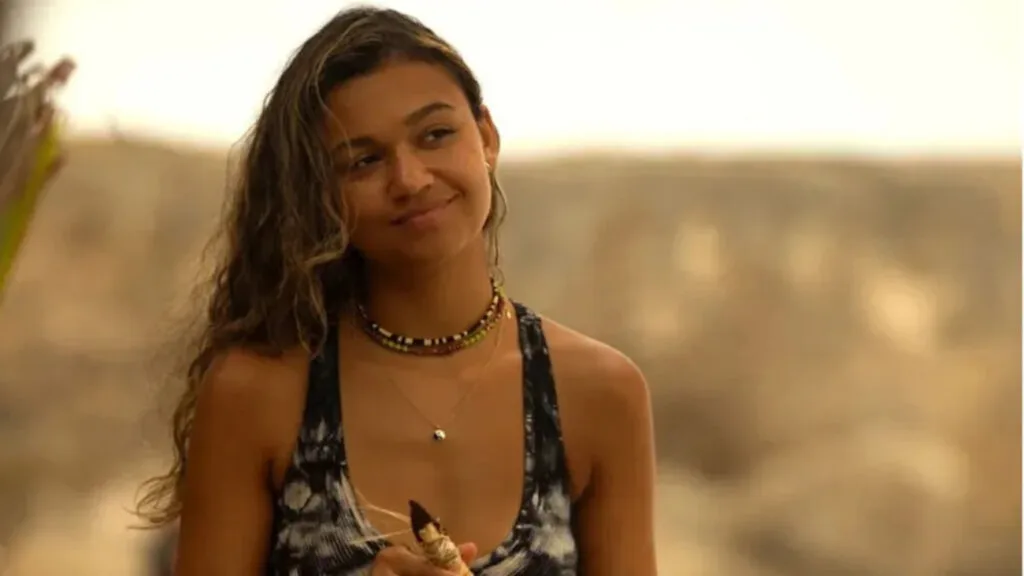 ‘Outer Banks’: Madison Bailey critica série pela falta de representatividade LGBT