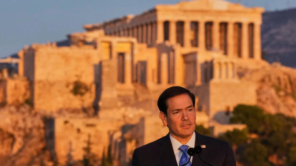 Marco Rubio en Grèce pour secouer des Européens pris en étau