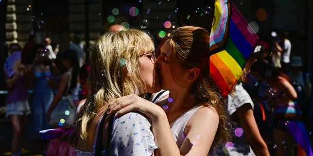 Hongrie : le gouvernement présente un projet de loi pour amender la législation anti-LGBT+ introduite par Viktor Orban