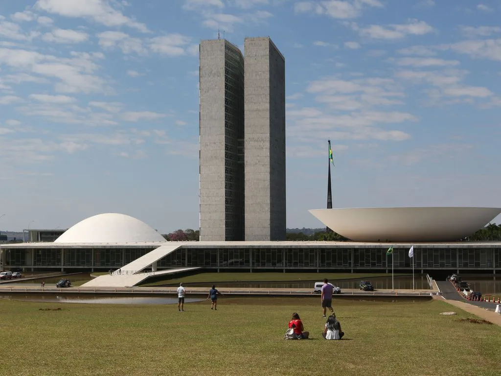 Com maior fundo eleitoral, PL é o partido que mais lançou candidatos às eleições de 2026