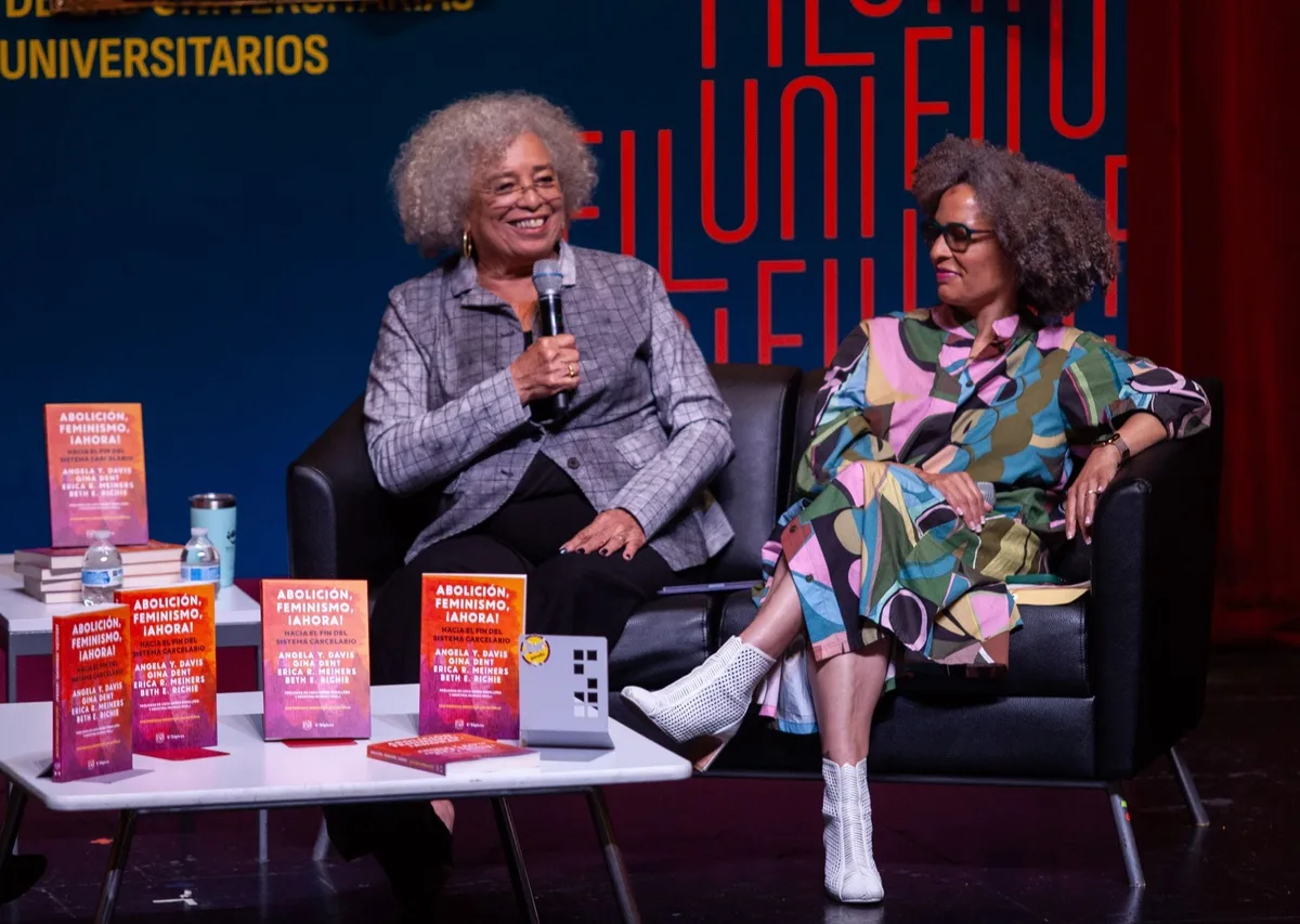 UNAM y U-Tópicas editan libro ‘Abolición, feminismo, ¡ahora!’ de Angela Davis y Gina Dent