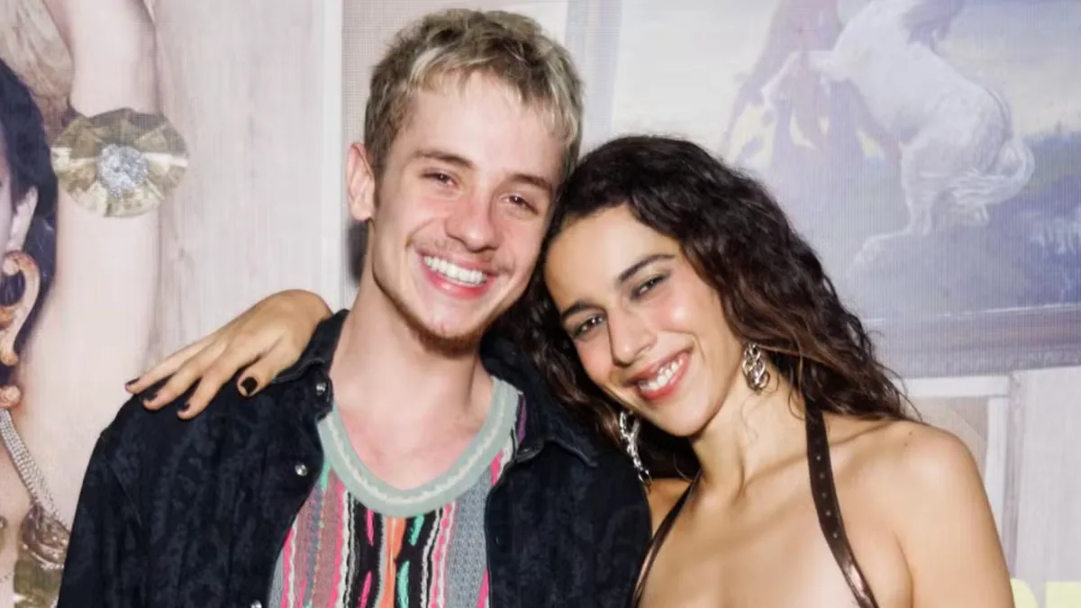 Juliano Floss anuncia término do namoro com Marina Sena Juliano Floss e Marina Sena