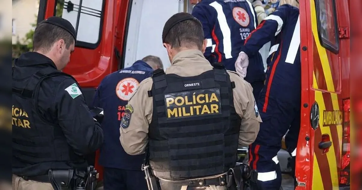 Polícia Militar registra colisão entre carro e moto na Rua Mato Grosso em Ivaiporã