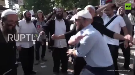 Why tens of thousands of Hasidic Jews are flocking to Ukraine – and why they are dancing