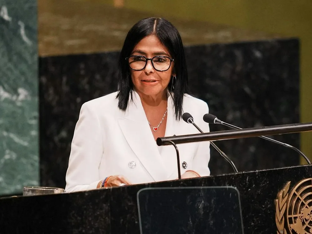 Venezuela: Interimspräsidentin stellt Wahlen und Demokratie in Aussicht