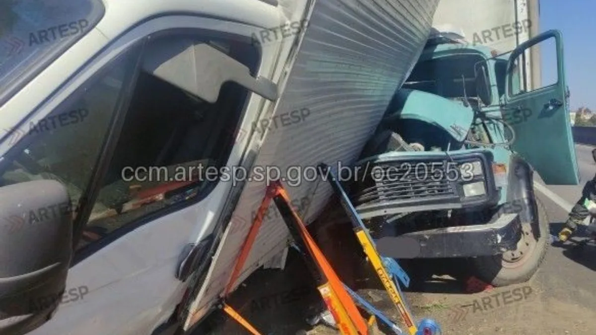 Batida entre caminhões deixa feridos e causa congestionamento na Anhanguera, em Vinhedo