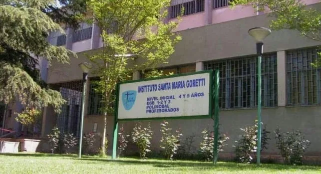 Conmoción en Mendoza: una niña de 12 años murió tras descompensarse frente a un colegio