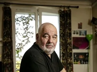 « Je n’ai rien de plus précieux » : chez Philippe Jaenada, maître de l’enquête littéraire et adepte des microtraditions
