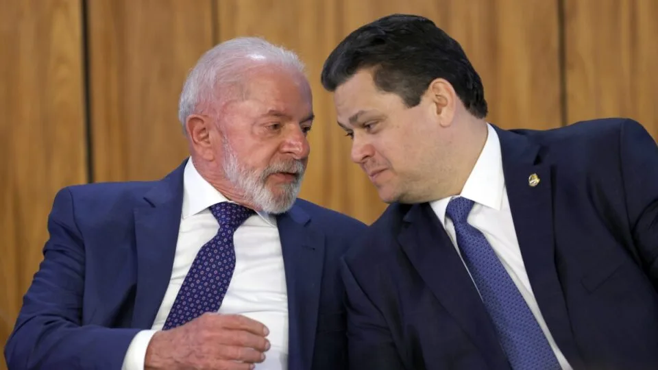 Votação de escala 6×1 repete tática de Dilma, diz ex-juiz de Direito