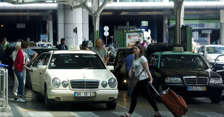 Lisboa. Taxis no aeroporto com taxa fixa a partir de outubro