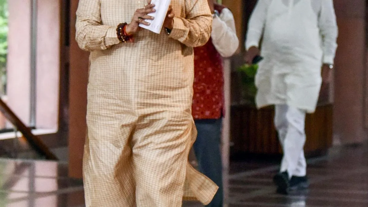 Rahul Gandhi has failed in his duty as LoP: Giriraj Singh