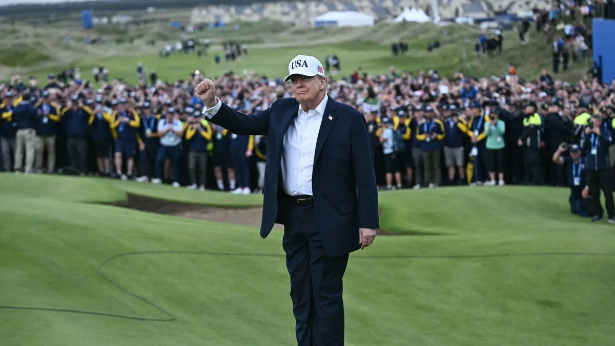 "Au nom des États-Unis d'Amérique, je vais les lever": Donald Trump promet la fin des droits de douane sur le whisky irlandais