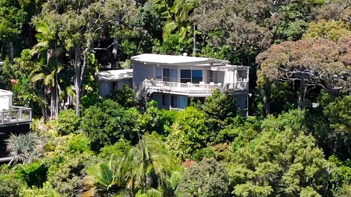 Jayne Hrdlicka fights council over Noosa mansion plans