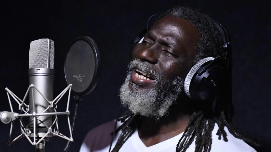 Lenda do reggae, Tiken Jah Fakoly realiza sua primeira turnê sul-americana, com dois shows no Brasil