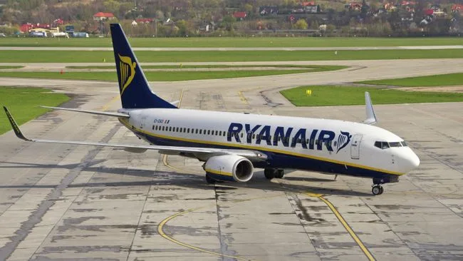 Самолет Ryanair, летящий из Рима в Дублин, подал сигнал бедствия