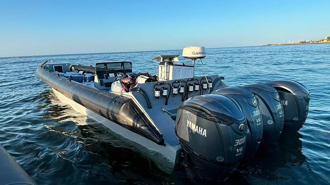 Lancha rápida apreendida à deriva ao largo de Oeiras
