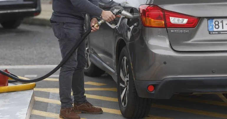 Gasolina sobe e gasóleo desce na próxima semana