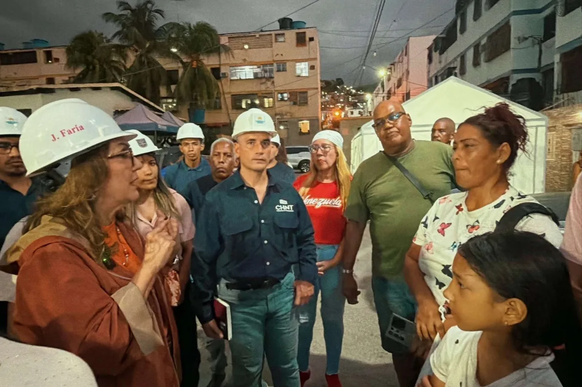 Supervisan obras de rehabilitación en urbanismo de Catia La Mar
