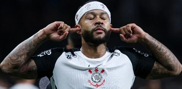 Memphis fica e parece realmente gostar muito do Corinthians