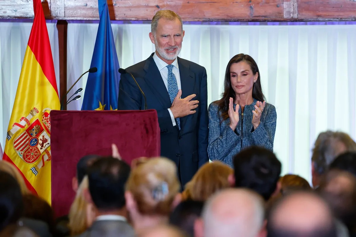 La visita de los Reyes a Melilla, en directo | Cientos de personas esperan para recibir a Felipe VI y Letizia en Melilla