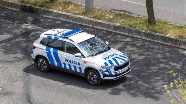 Um ferido após tiroteio na Amadora. Suspeitos em fuga