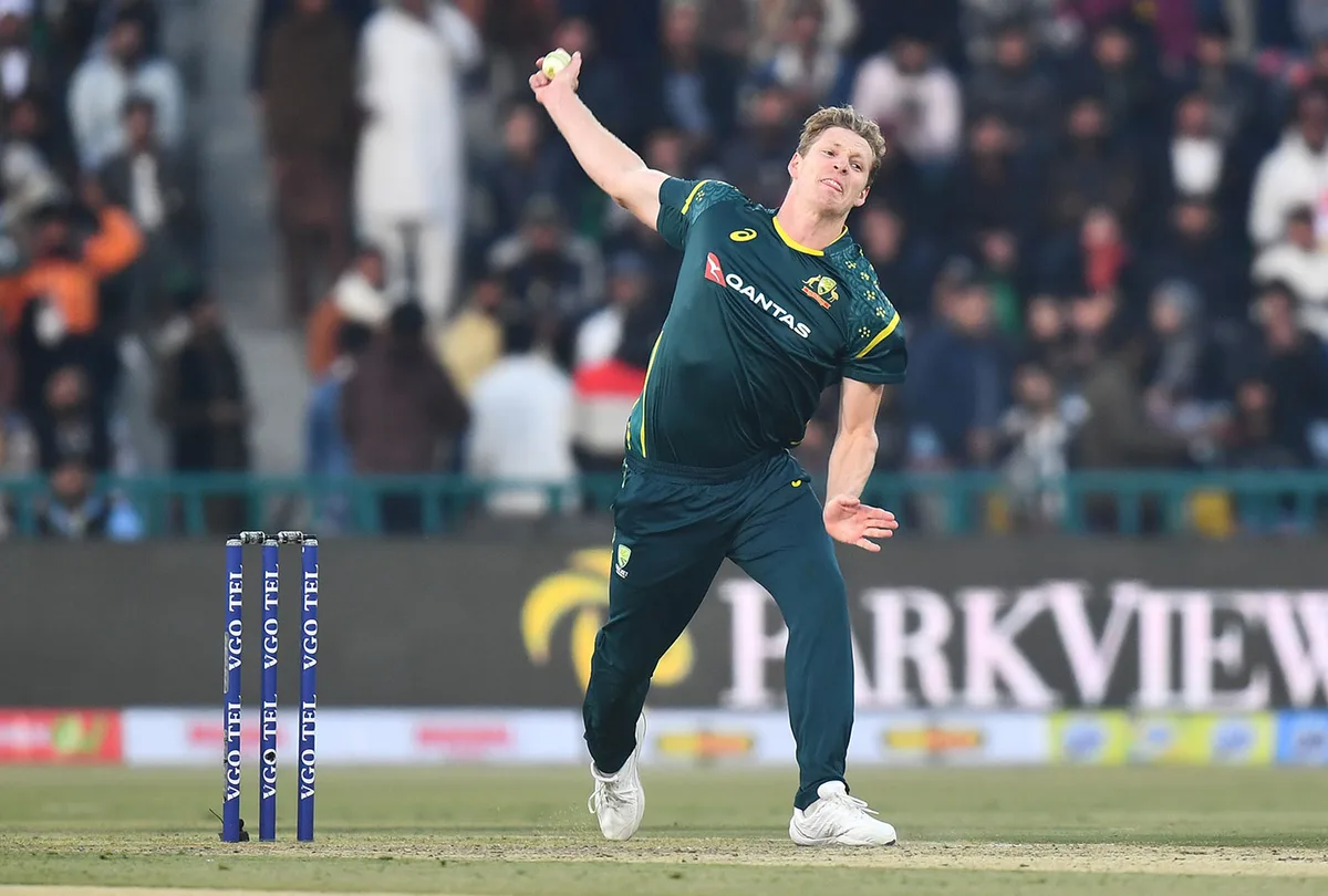 Australia opt to bowl, Edwards debuts, Green, Starc, Hazlewood return