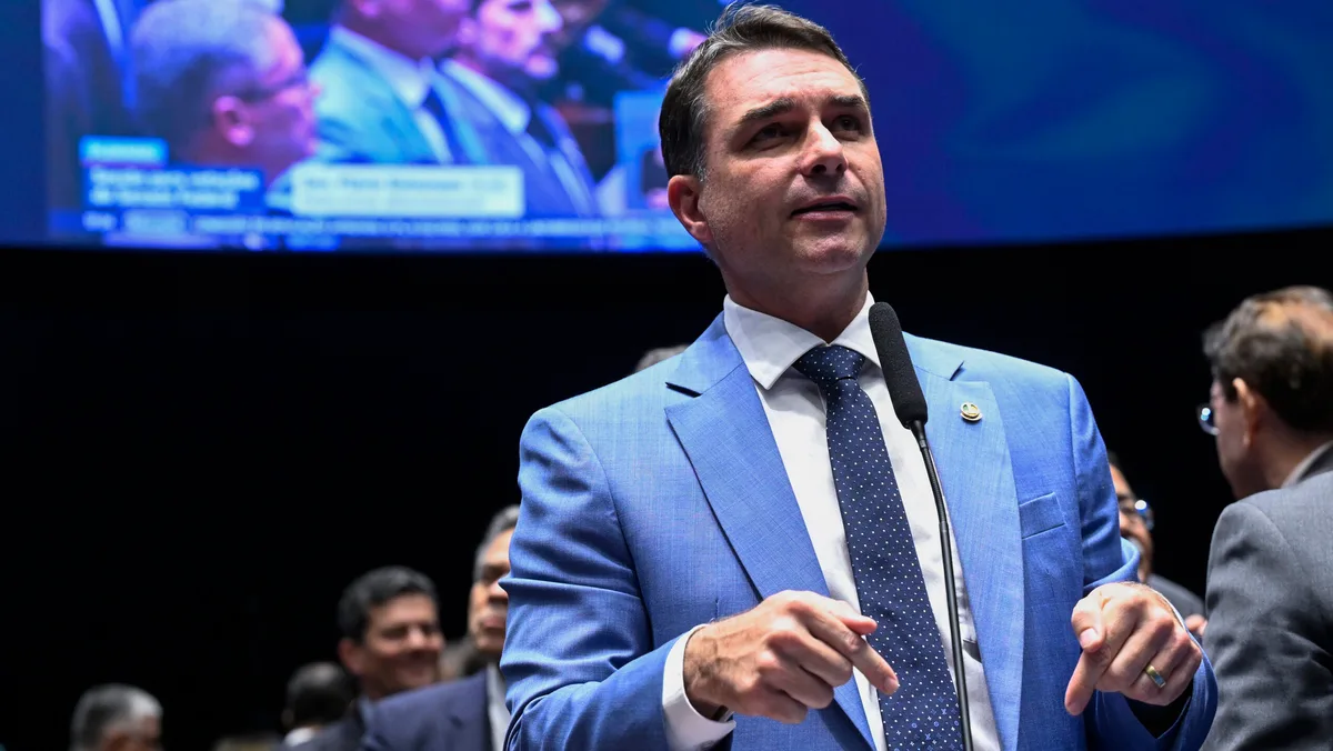 Flávio defende impeachment de Moraes após novas mensagens