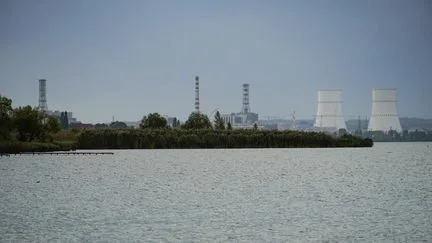 La tour de refroidissement d'une centrale nucléaire russe frappée par un drone