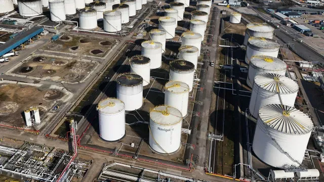 Cotação do crude para novembro desce 1,09% e fica abaixo dos 100 dólares