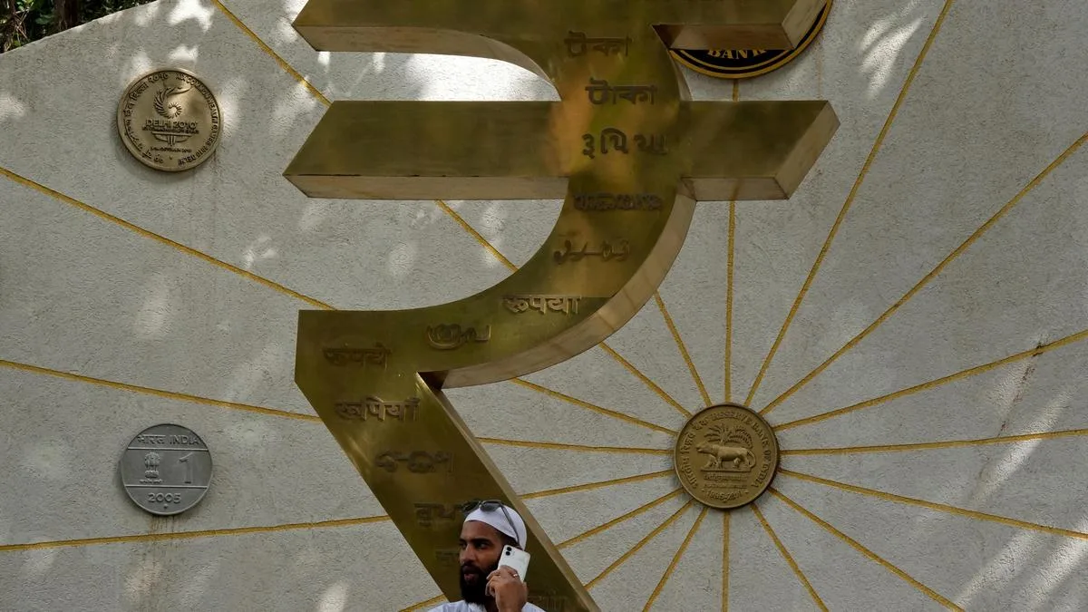 Rupee falls 19 paise to close at 95.61 against U.S. dollar
