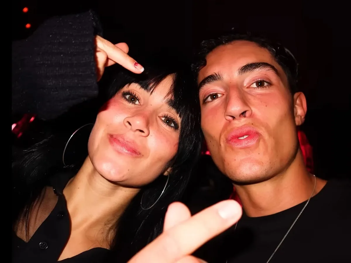 Aitana y Plex se dan un baño de masas en Barcelona