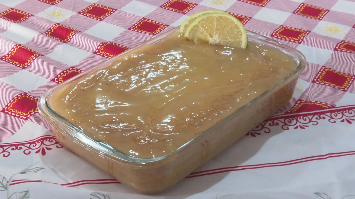 Bolo de laranja champanhe: aprenda receita que combina sabor cítrico com massa macia