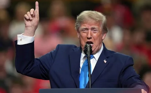 Trump considera "una vergüenza" que Ucrania retome ataques contra refinerías rusas; "ofensiva encarece precios de la energía", dice
