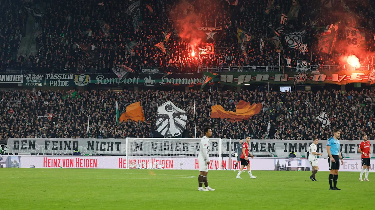 Braunschweig-Beute präsentiert - 96-Ultras feiern sich für Derby-Diebstahl