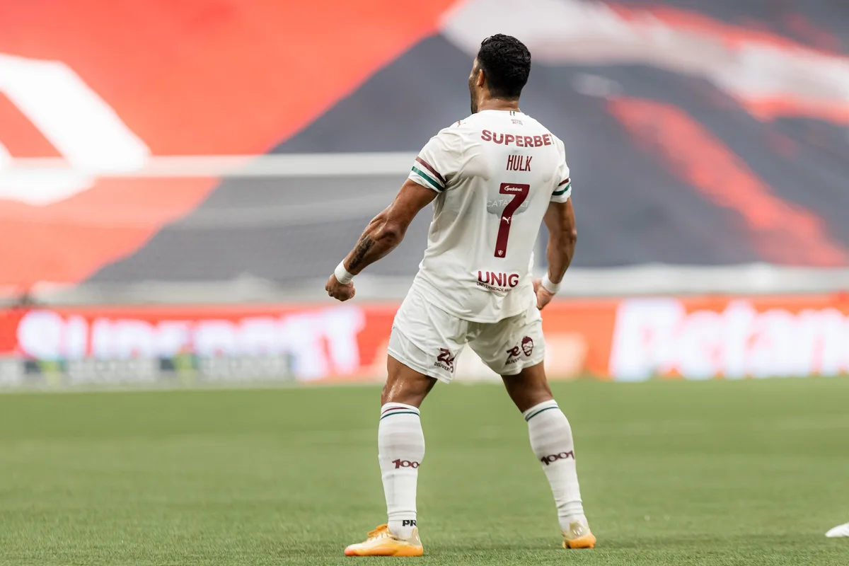 Carrasco em BH, Hulk chega em alta para reverter má fase do Fluminense em clássicos