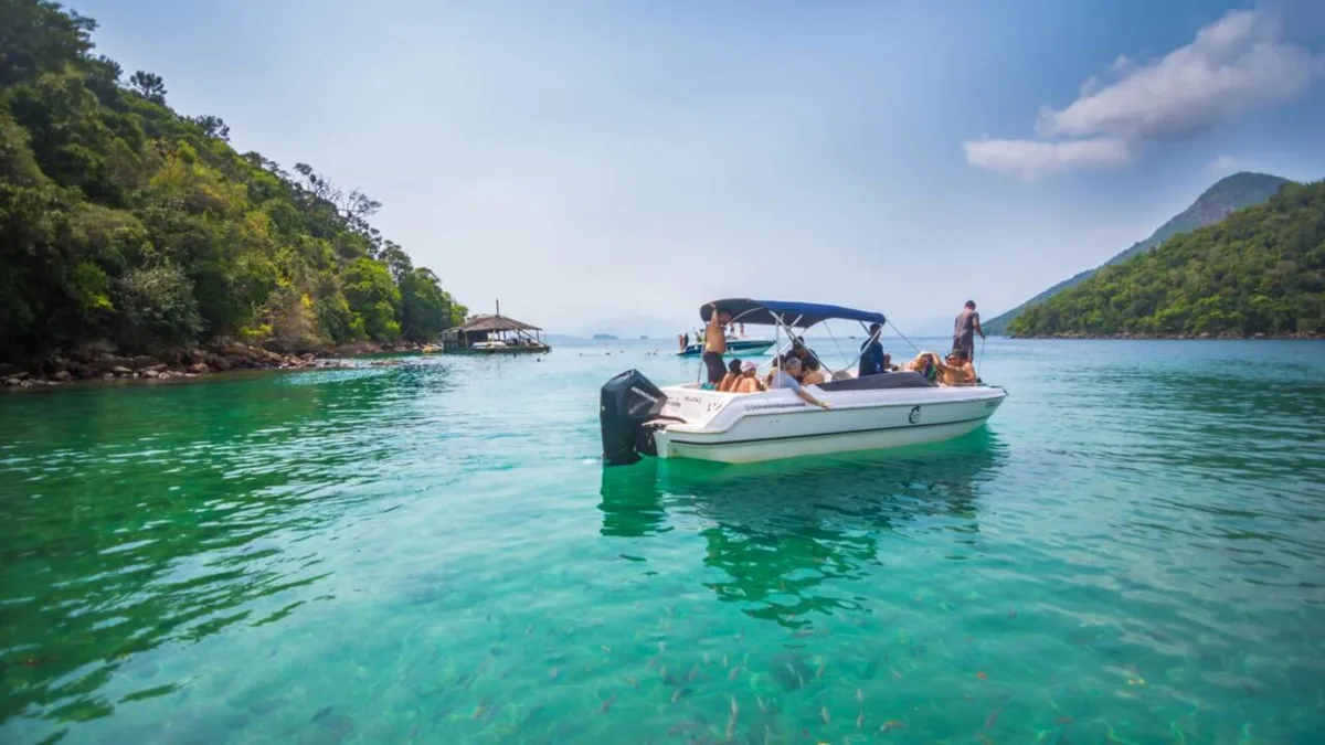 Eleita 2ª melhor do Brasil, esse paraíso a 150 km da capital tem 365 ilhas e águas esverdeadas de tirar o fôlego