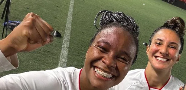 Jogadora do São Paulo homenageia avó (e Ana Paula Renault) após gol na semi
