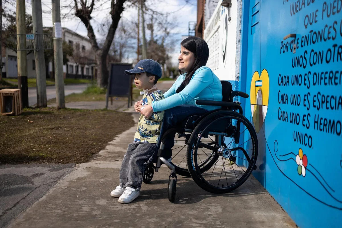 Adoptó a un niño con discapacidad y su historia llegó al Congreso: “Lo que logramos debería ser normal”