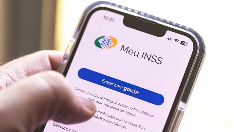 Beneficiários do INSS começam a receber pagamentos de agosto; saiba como consultar