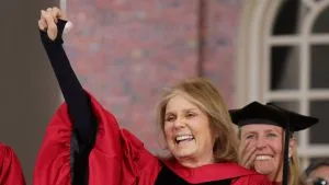 Gloria Steinem, ícone do feminismo e cofundadora da revista ‘Ms.’, morre aos 92 anos