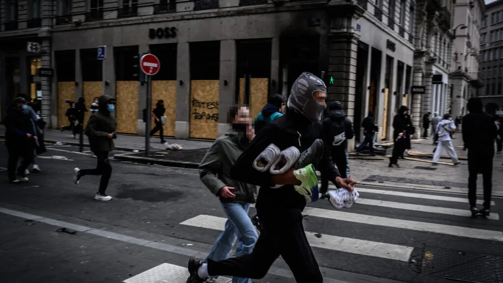 17 Octobre : des pillages en marge des manifestations contre la "vie chère"