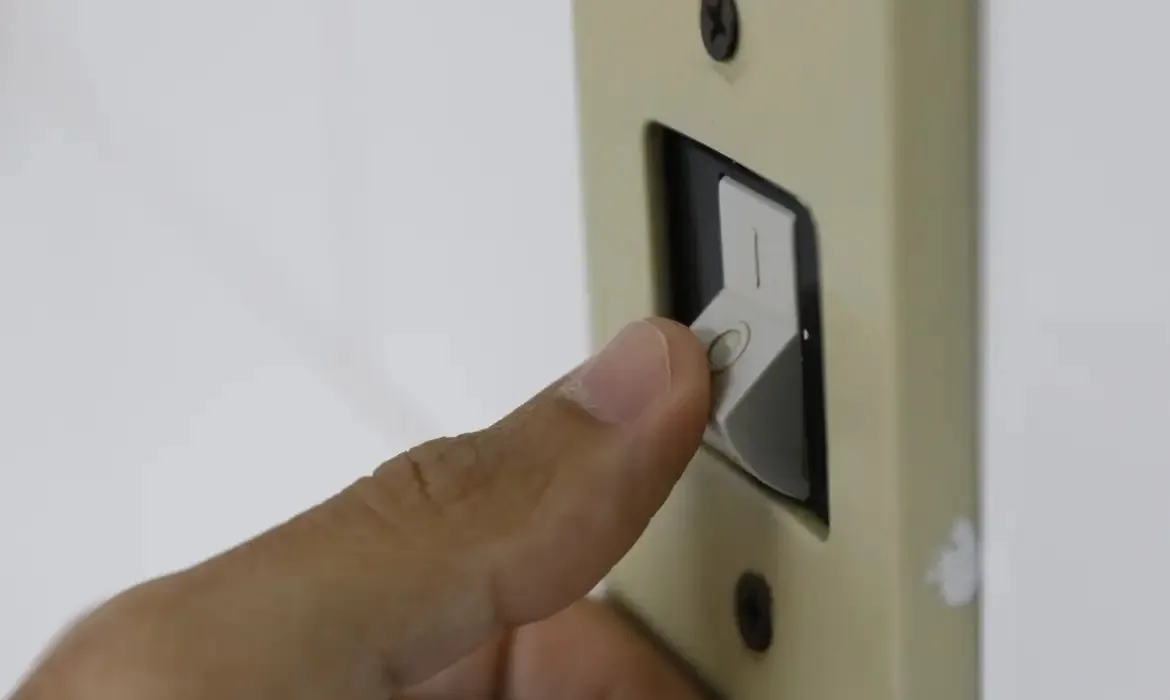 Salvador tem quatro bairros sem energia nesta terça; veja lista