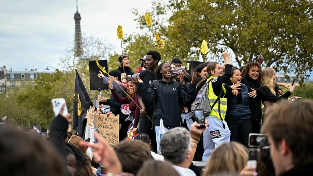França se prepara para nova manifestação nacional com a volta dos 'coletes amarelos'