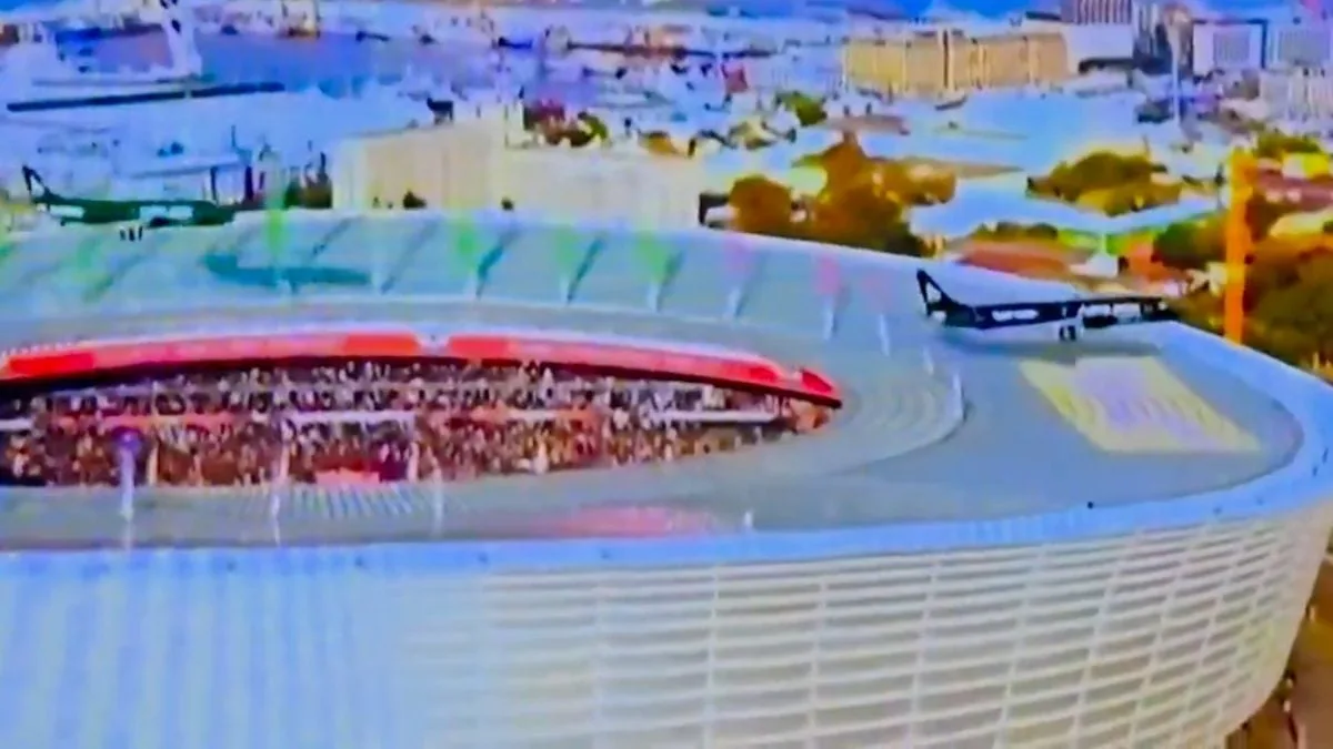 Aviões dão rasante em estádio na África do Sul; assista