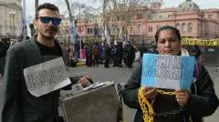 Os milhões de argentinos com dívidas em atraso e o que isso indica sobre a economia do país: 'Não tentamos mais refinanciar porque é impagável'
