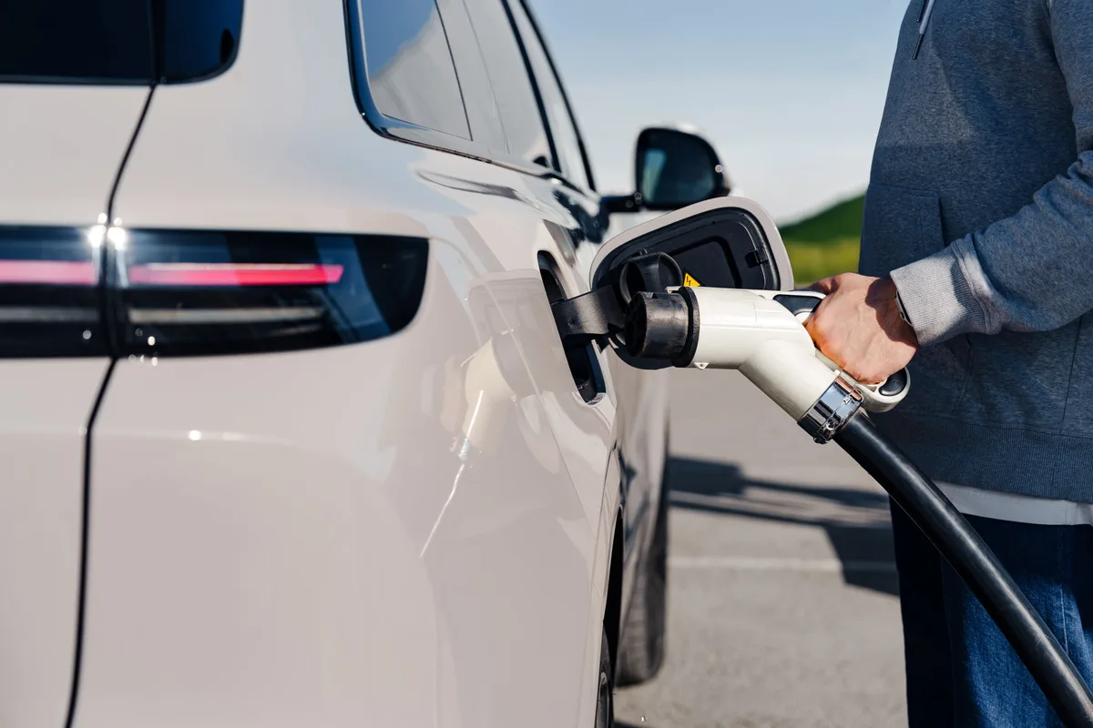Voitures électriques : la France franchit le cap des 200 000 bornes