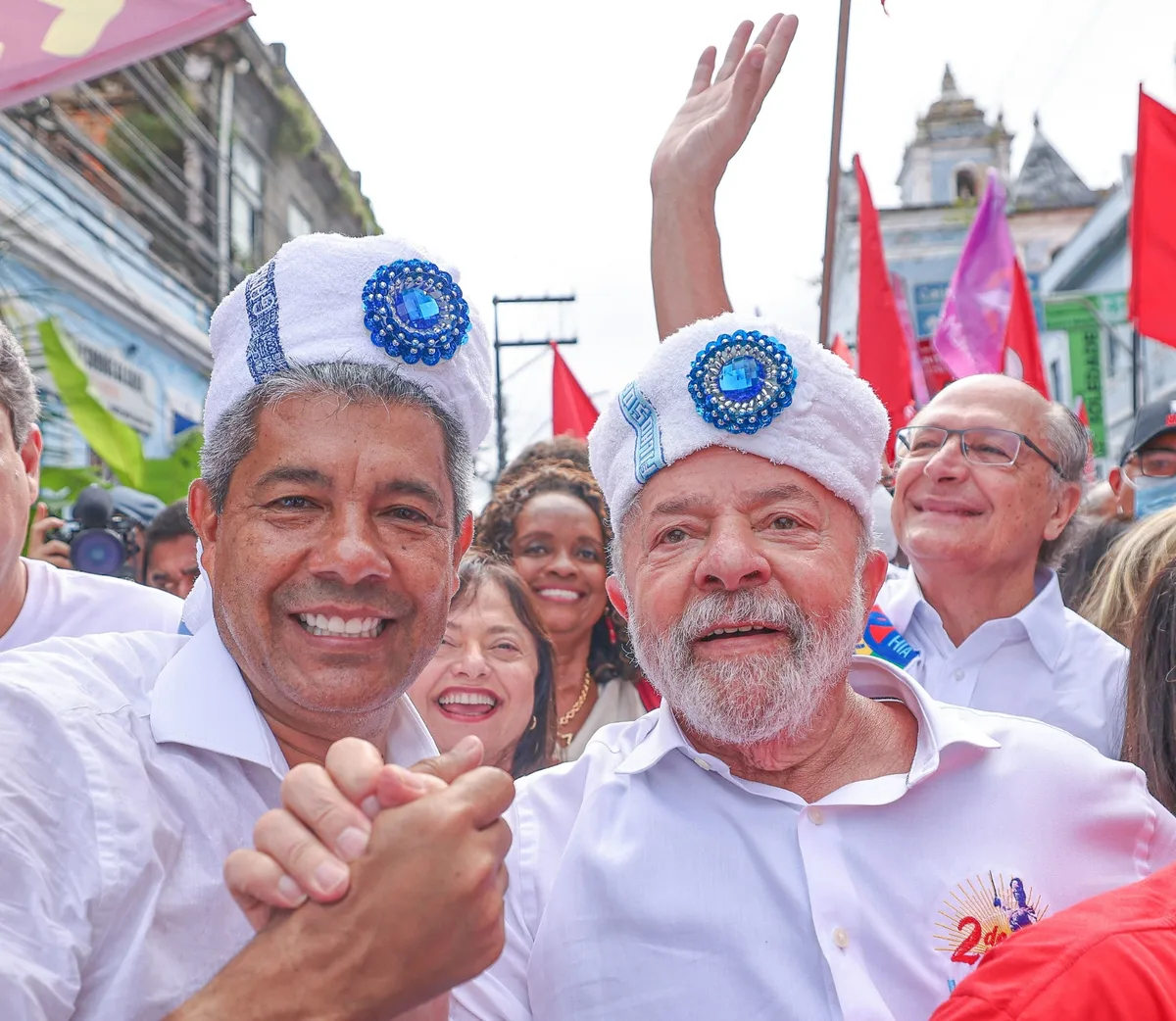 Lula abre 30 pontos de vantagem de Flávio Bolsonaro na Bahia, aponta AtlasIntel