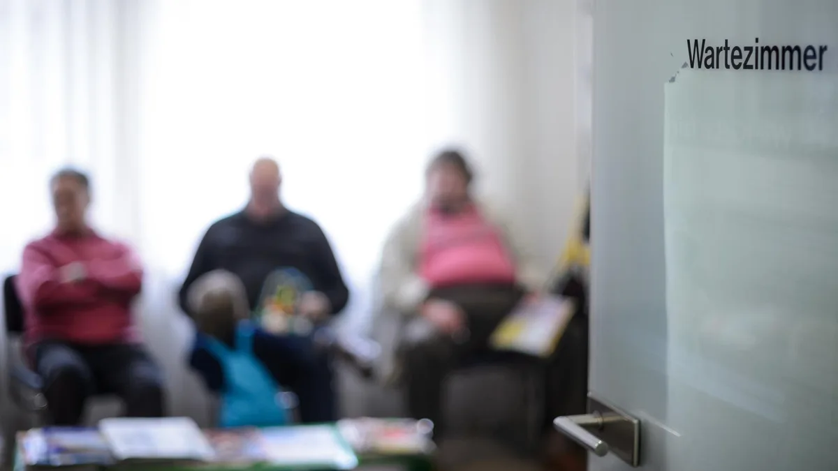 GKV-Verbandschef fordert Besserstellung gesetzlich Versicherter