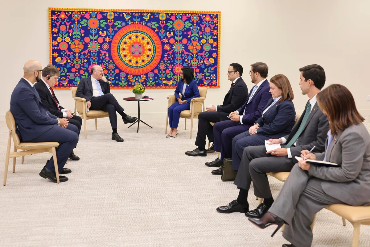 Delcy Rodríguez se reúne en Nueva York con autoridades del Banco Mundial, el FMI y el BID